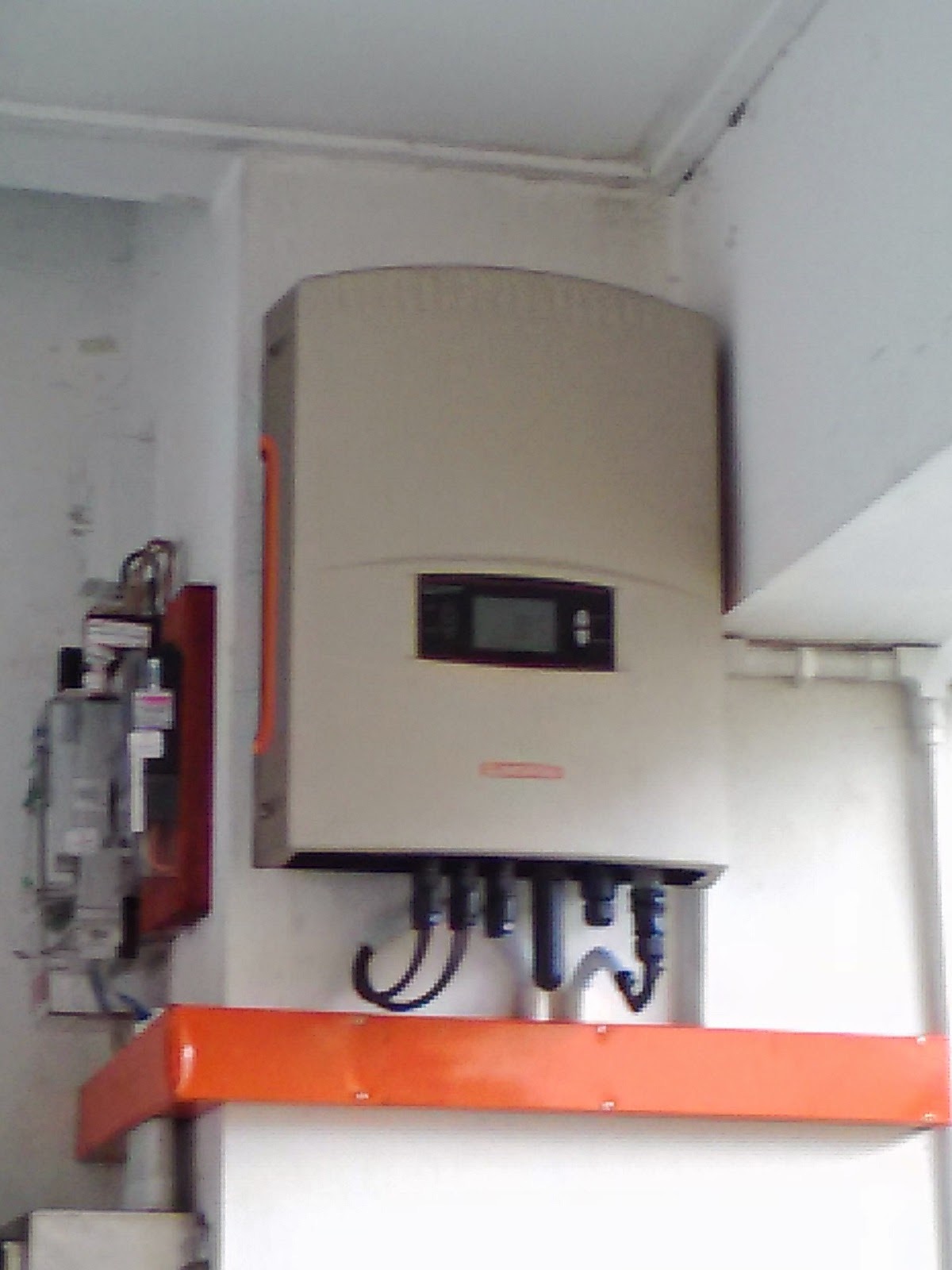 Wall mounted solar inverter